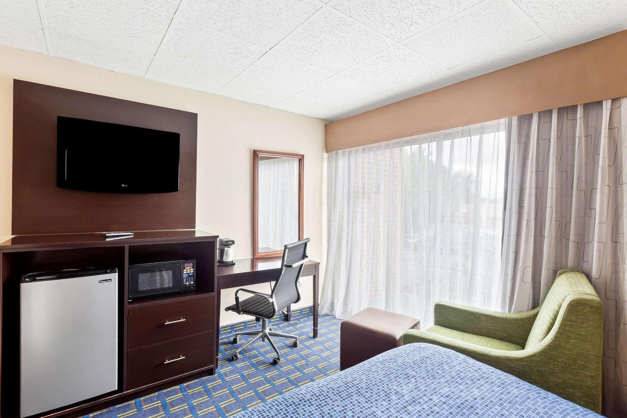 Econo Lodge Waynesboro - Skyline Drive Екстериор снимка