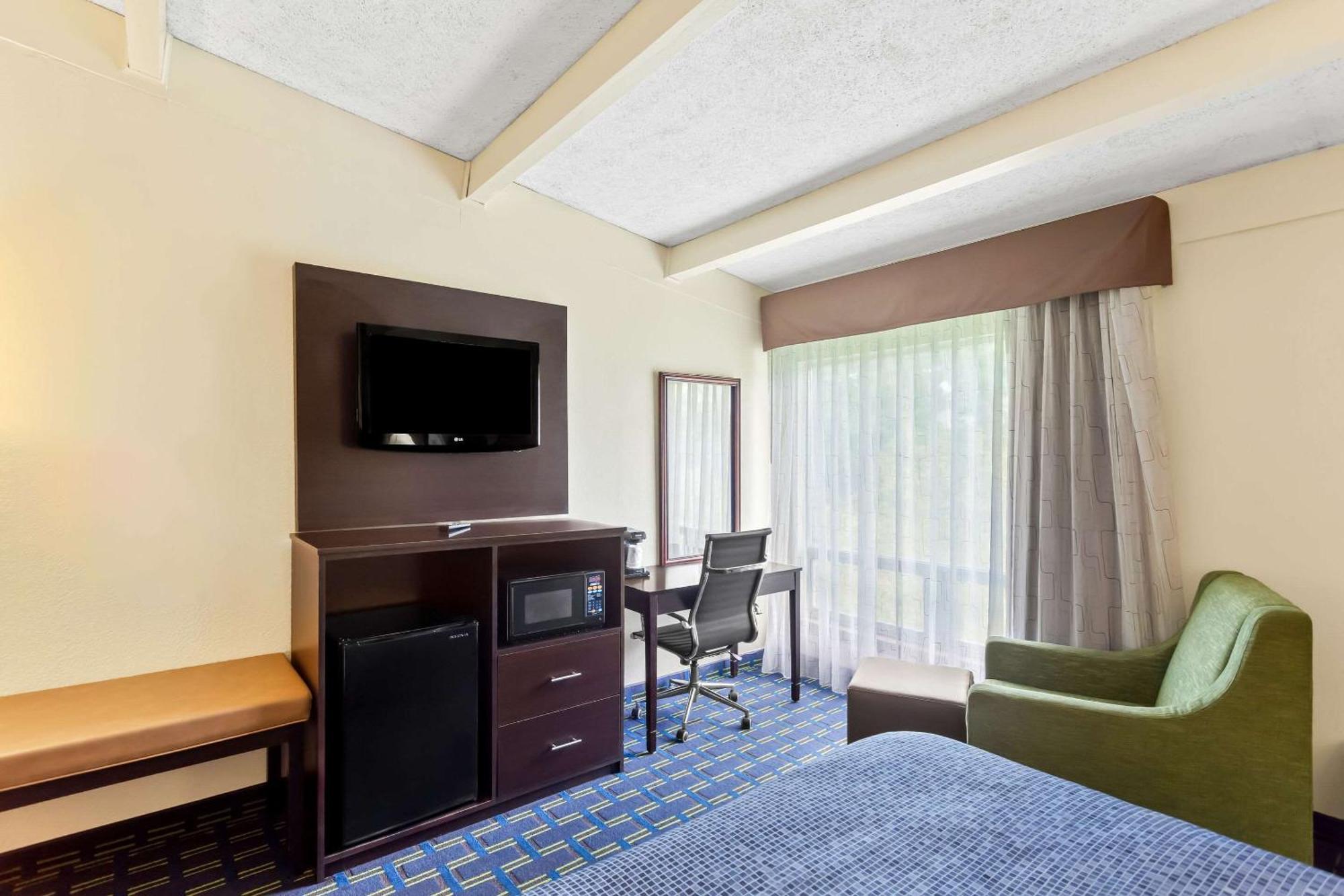 Econo Lodge Waynesboro - Skyline Drive Екстериор снимка
