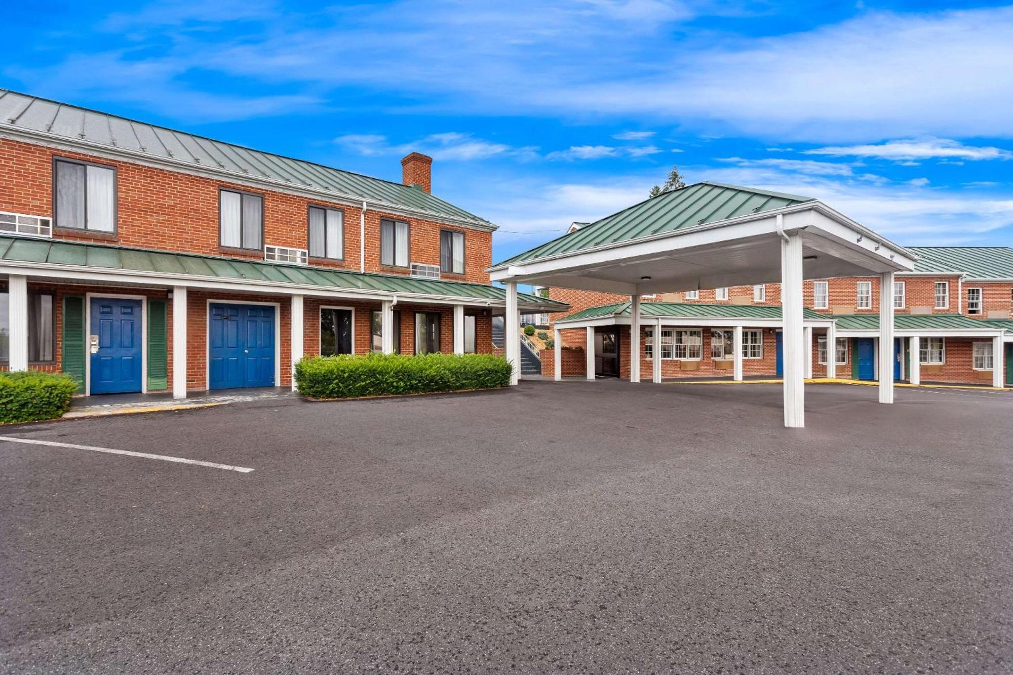 Econo Lodge Waynesboro - Skyline Drive Екстериор снимка