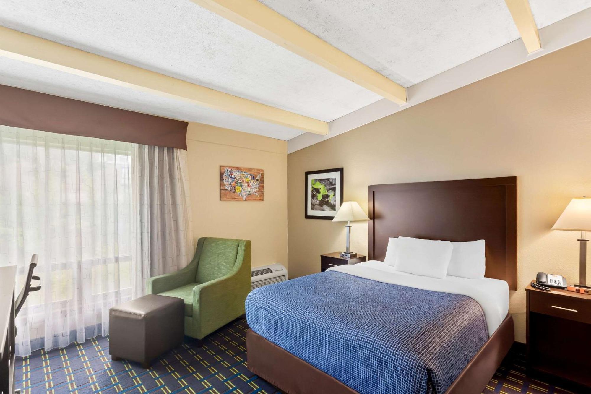 Econo Lodge Waynesboro - Skyline Drive Екстериор снимка