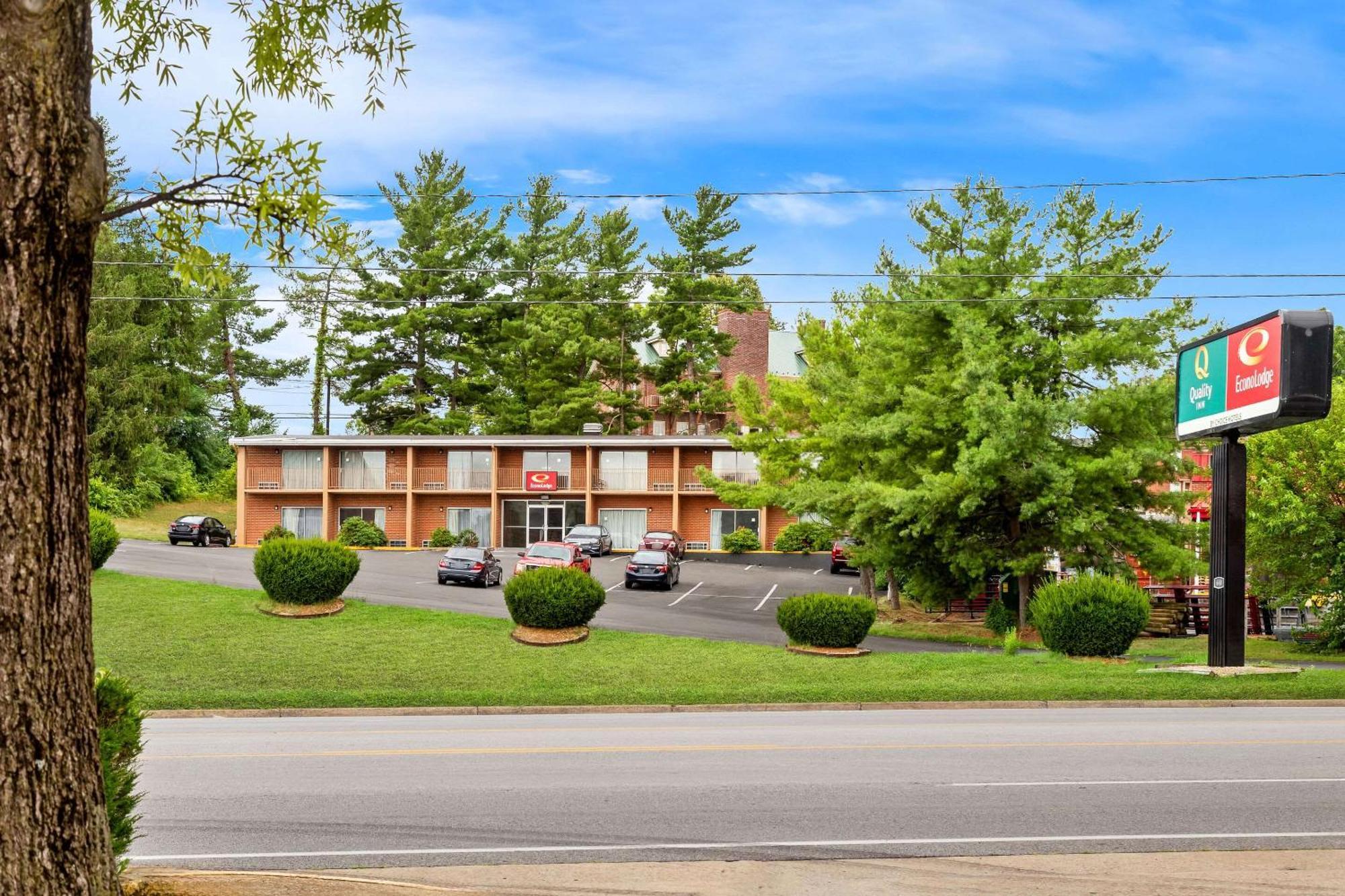 Econo Lodge Waynesboro - Skyline Drive Екстериор снимка