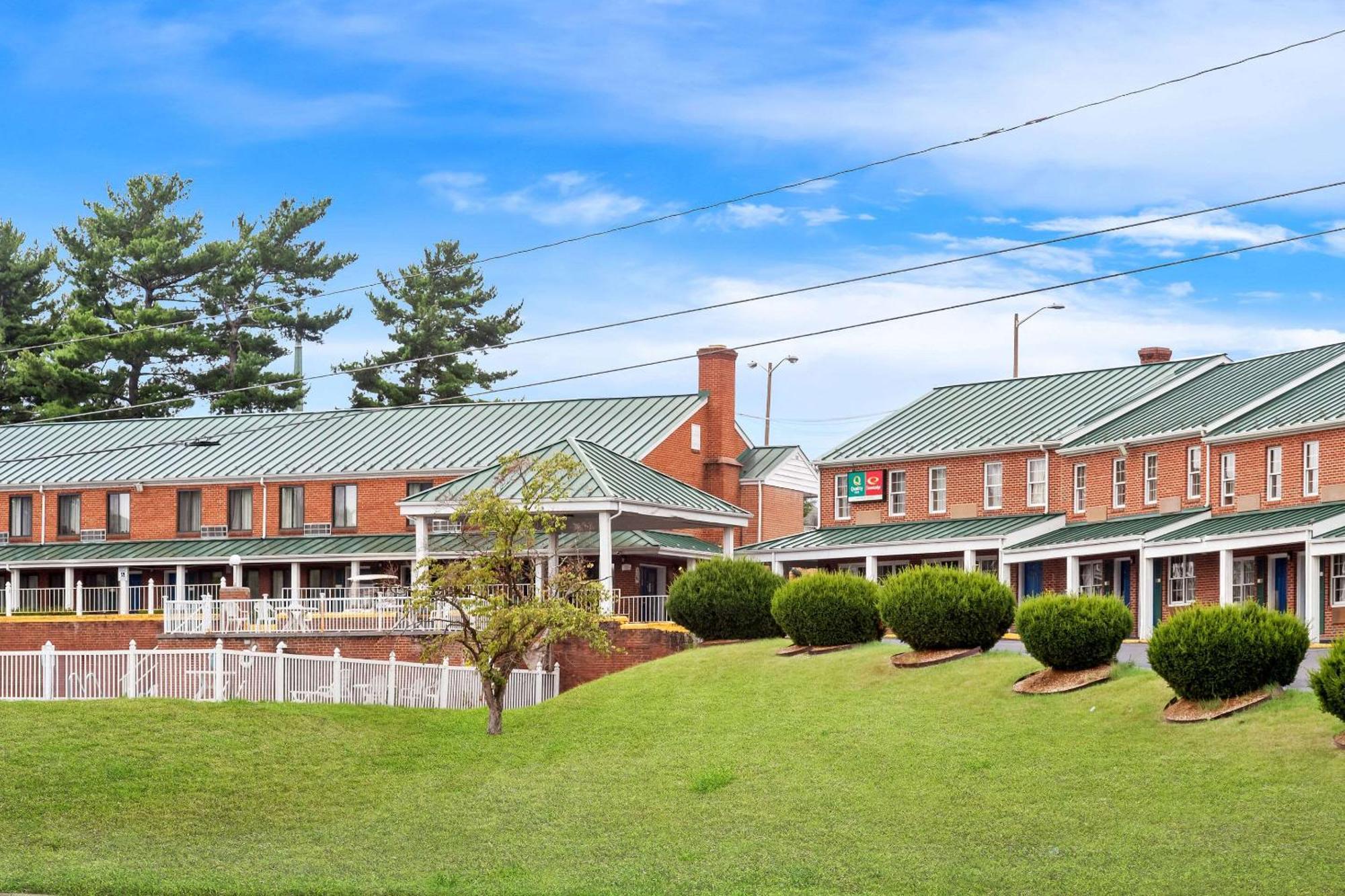 Econo Lodge Waynesboro - Skyline Drive Екстериор снимка